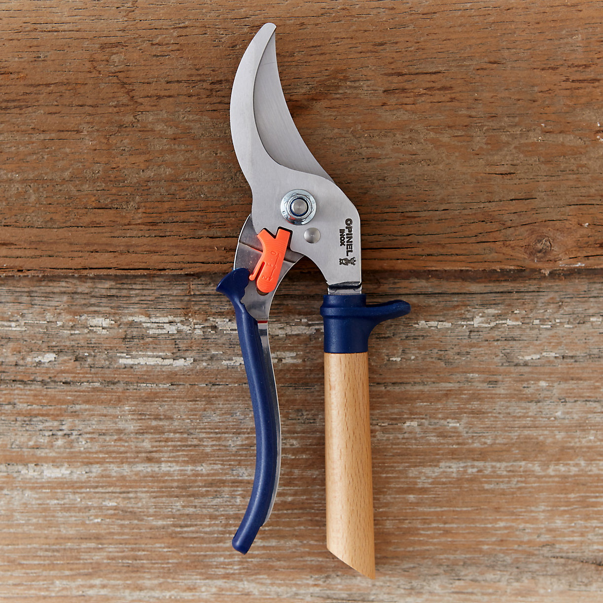 Opinel-hand-pruners-terrain-gardenista