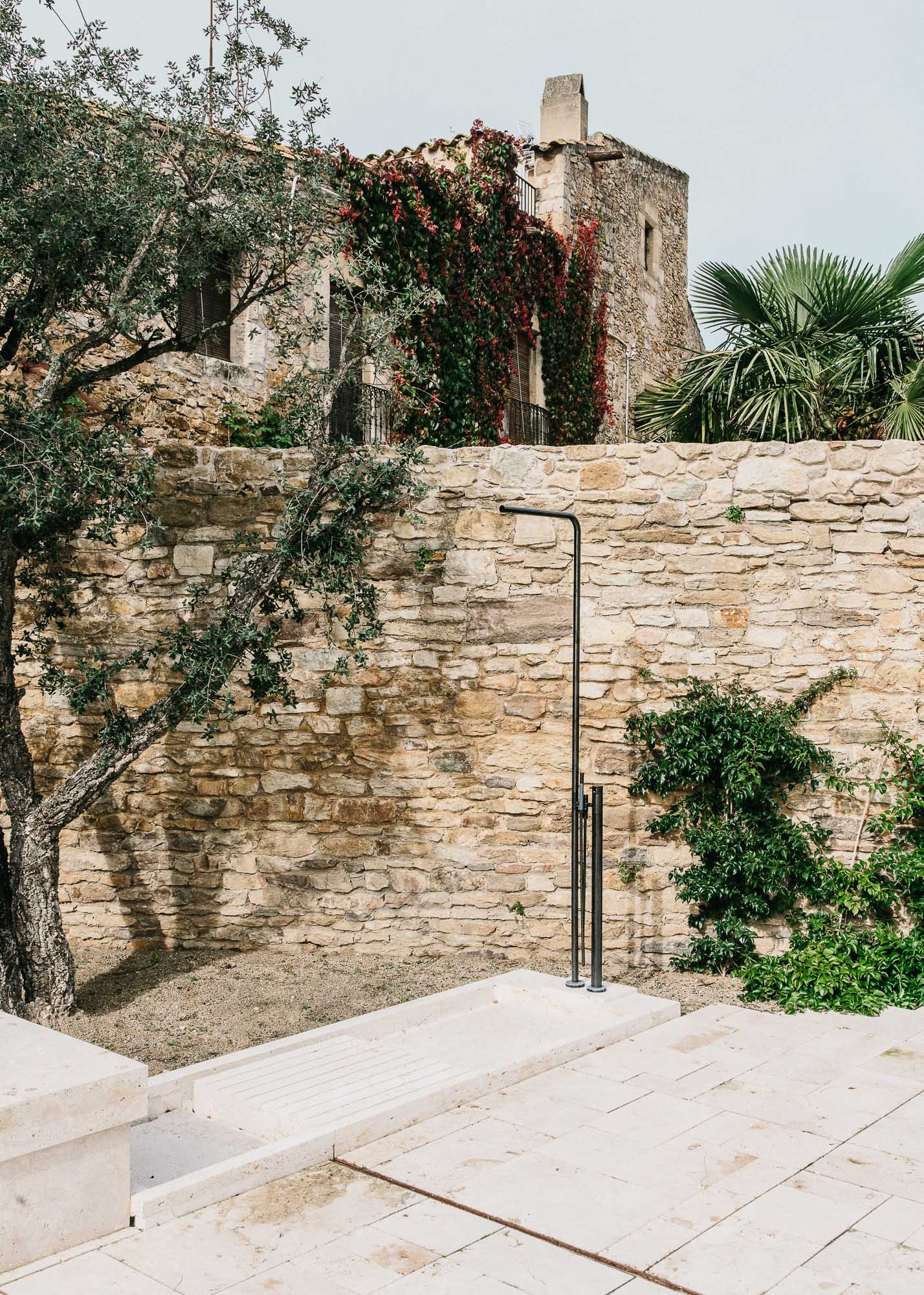 Castillo de Peratallada in Catalonia | Gardenista