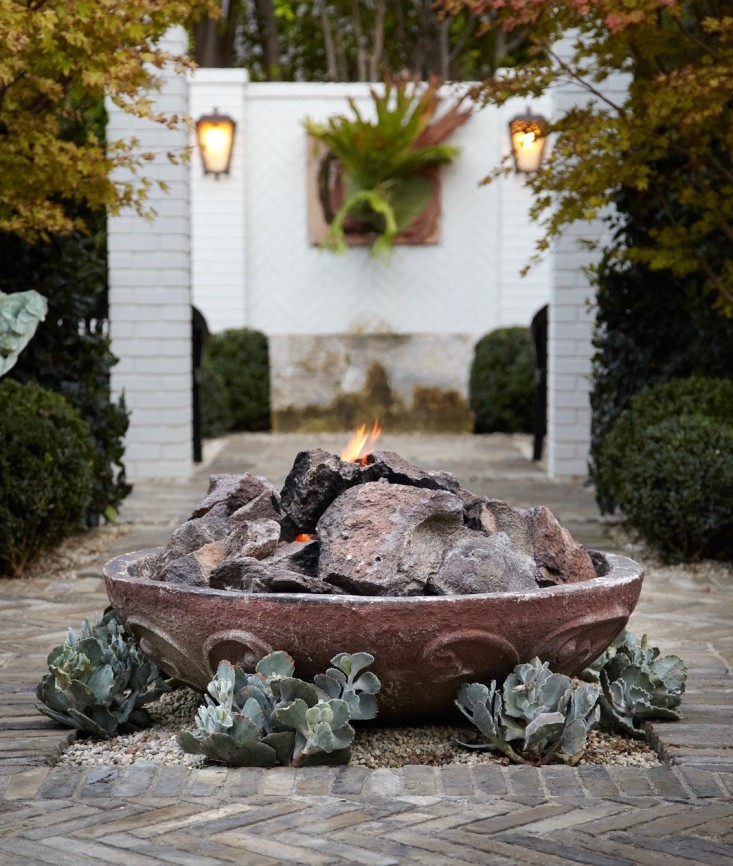 fire-pits-white-brick-staghorn-fern-succulents-herringbone-gardenista (1)