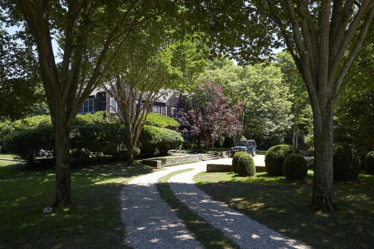 scott-mitchell-bridgehampton-landscape-garden-driveway-gardenista