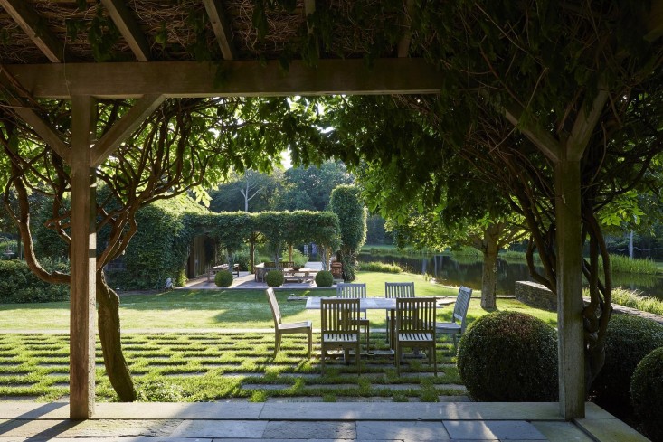 covered-patio-wisteria-bluestone-terrace-gardenista