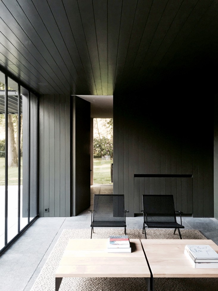 COPP_POOLHOUSE_07_Merckx_black_shiplap_ship_lap_paneling_Gardenista